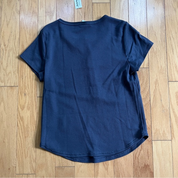 Old navy women’s short sleeve tee size M - Picture 3 of 3